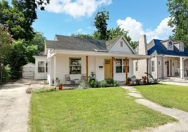 Photo 2 of Sale Pending at 1830 W Magnolia, San Antonio, TX 78201 | MLS# 1940478 | Listing updated on 2026-07-30