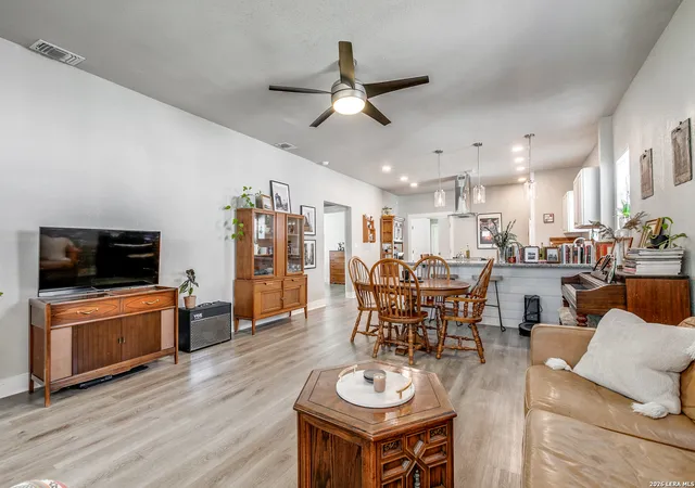 Photo 3 of Sale Pending at 1830 W Magnolia, San Antonio, TX 78201 | MLS# 1940478 | Listing updated on 2026-07-30