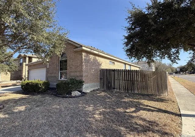 Photo 3 of Sale Pending at 105 Eagle Flight, Cibolo, TX 78108 | MLS# 1940483 | Listing updated on 2026-02-21