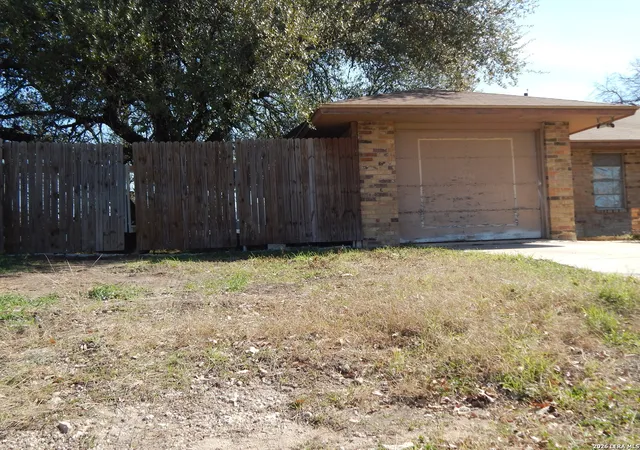 Photo 4 of Multi family home for sale at 1506 Eichen Rd, New Braunfels, TX 78130 | MLS# 1940531 | Listing updated on 2026-04-16