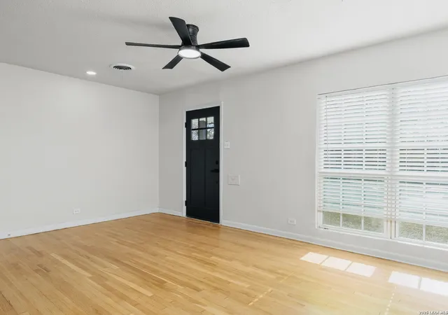 Photo 3 of Single family home for sale at 2551 W Summit Ave, San Antonio, TX 78228 | MLS# 1940588 | Listing updated on 2026-03-16