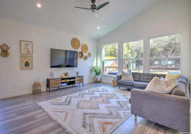 Photo 1 of Single family home for sale at 1827 Live Oak, Canyon Lake, TX 78133 | MLS# 1940703 | Listing updated on 2026-04-28