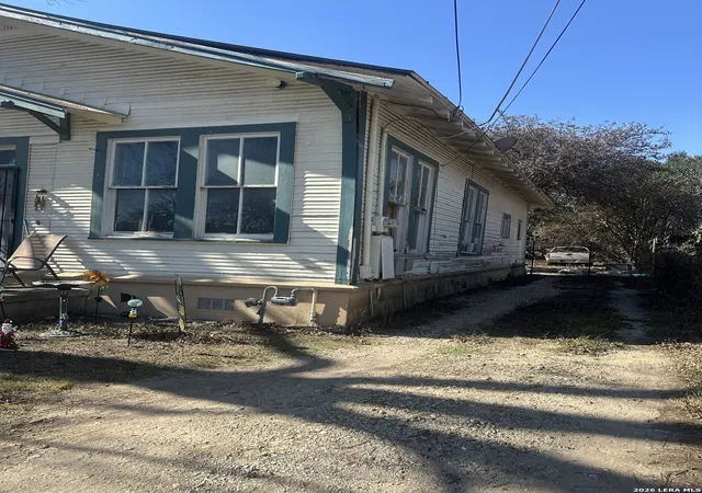 Photo 2 of Single family home for sale at 213 Lavonia Pl, San Antonio, TX 78214 | MLS# 1940822 | Listing updated on 2026-04-28