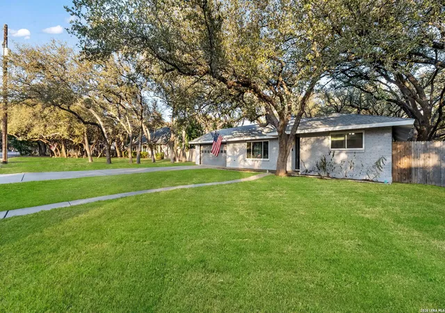 Photo 2 of Sale Pending at 110 Canyon Crk Dr, San Antonio, TX 78232 | MLS# 1940912 | Listing updated on 2026-03-27