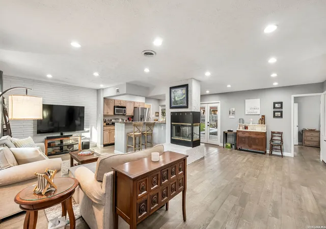 Photo 3 of Sale Pending at 110 Canyon Crk Dr, San Antonio, TX 78232 | MLS# 1940912 | Listing updated on 2026-03-27
