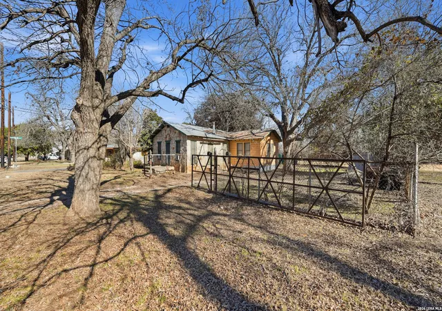 4th image of 964 N Union Ave, New Braunfels, TX 78130 | MLS# 1940964