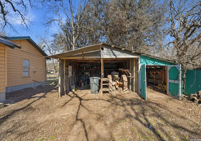 5th image of 964 N Union Ave, New Braunfels, TX 78130 | MLS# 1940964