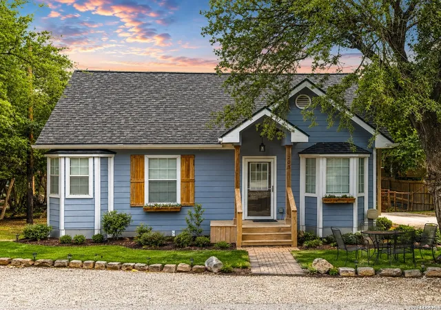 Photo 1 of Single family home for sale at 205 Woodridge, Canyon Lake, TX 78133 | MLS# 1941007 | Listing updated on 2026-06-02