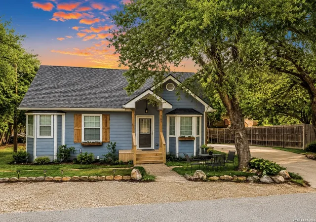 Photo 3 of Single family home for sale at 205 Woodridge, Canyon Lake, TX 78133 | MLS# 1941007 | Listing updated on 2026-06-02