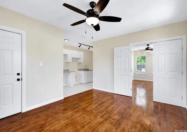 4th image of 834 W Russell Pl, San Antonio, TX 78212 | MLS# 1941055
