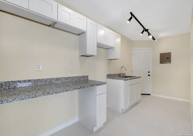 5th image of 834 W Russell Pl, San Antonio, TX 78212 | MLS# 1941055