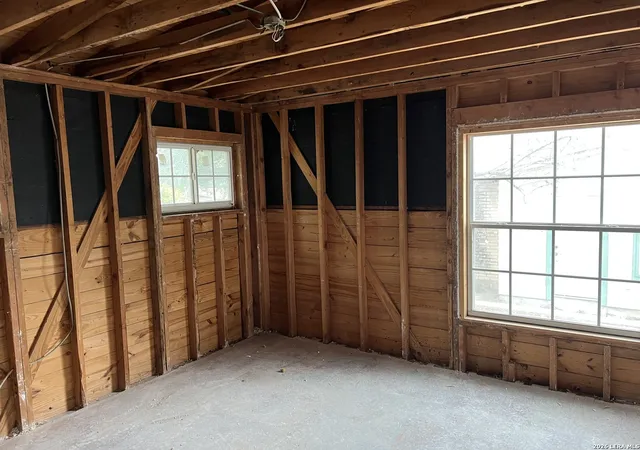 Photo 3 of Single family home for sale at 431 E Glenview, San Antonio, TX 78201 | MLS# 1941074 | Listing updated on 2026-05-06