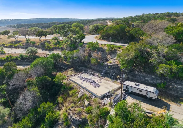 4th image of 273 Plum Cove Rd, Lakehills, TX 78063 | MLS# 1941082