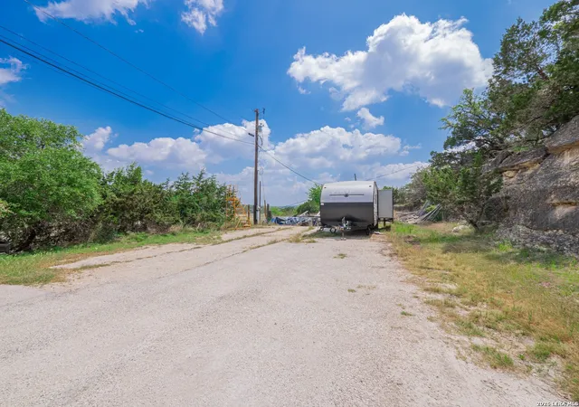 5th image of 273 Plum Cove Rd, Lakehills, TX 78063 | MLS# 1941082