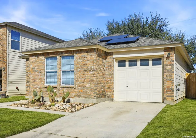Photo 2 of Sale Pending at 215 Adelaide Oaks, San Antonio, TX 78249 | MLS# 1941146 | Listing updated on 2026-03-16