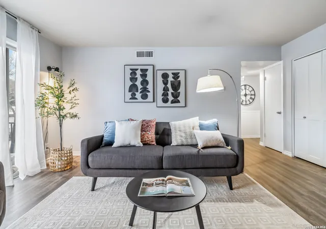 4th image of 8038 Broadway #225L, San Antonio, TX 78209 | MLS# 1941170
