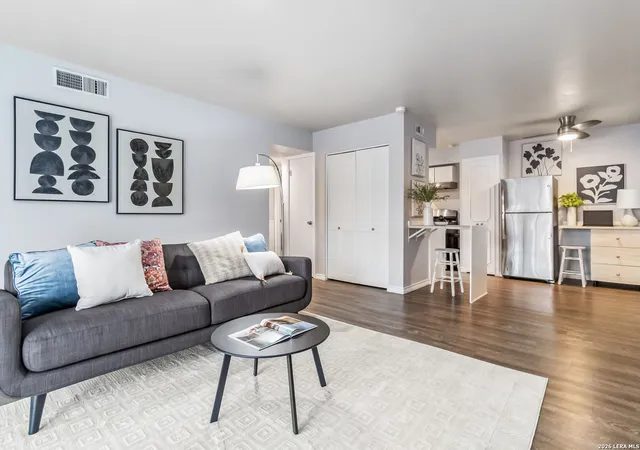 5th image of 8038 Broadway #225L, San Antonio, TX 78209 | MLS# 1941170