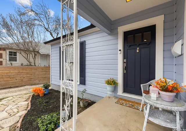 3rd image of 2006 W Woodlawn Ave, San Antonio, TX 78201 | MLS# 1941204