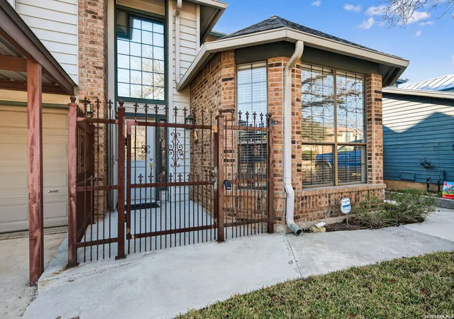Photo 4 of Single family home for sale at 3311 Green Spg Dr, San Antonio, TX 78247 | MLS# 1941470 | Listing updated on 2026-08-10
