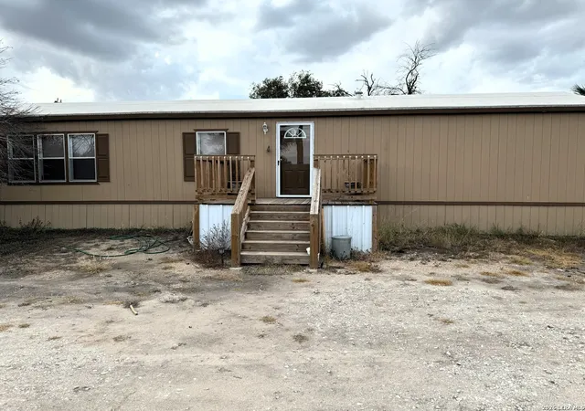 1st image of 385 County Road 5719, Devine, TX 78016 | MLS# 1941510