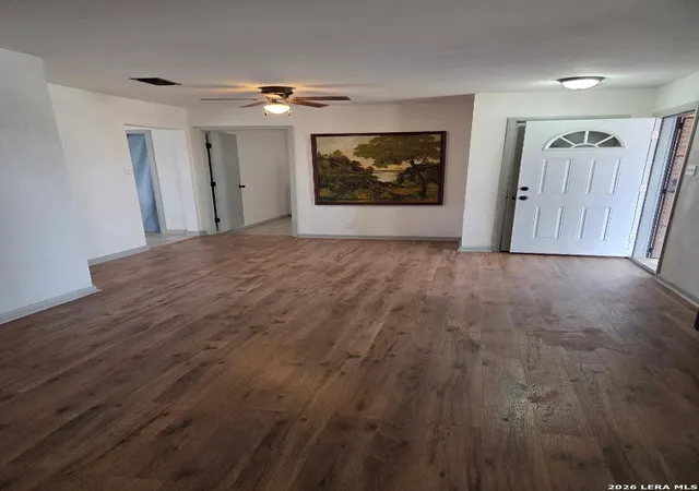 Photo 3 of Sale Pending at 310 Williamsburg, San Antonio, TX 78201 | MLS# 1941512 | Listing updated on 2026-04-01