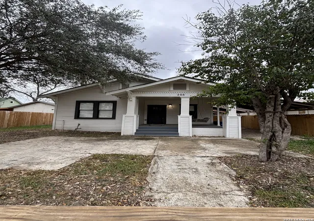Photo 1 of Sale Pending at 204 Gorman, San Antonio, TX 78202 | MLS# 1941573 | Listing updated on 2026-02-22