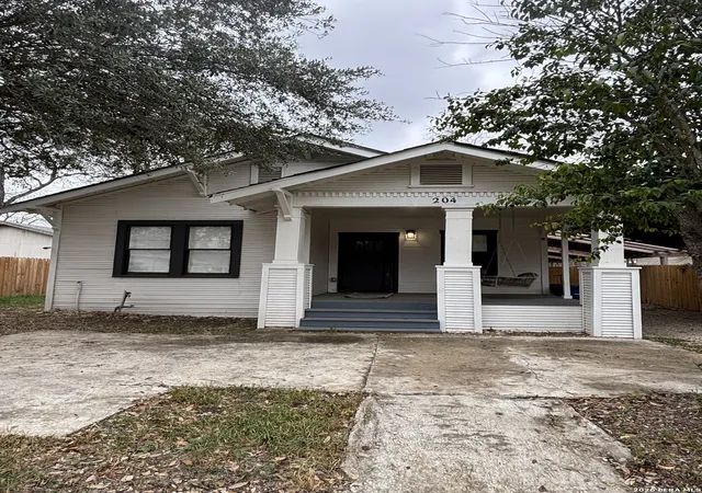 Photo 2 of Sale Pending at 204 Gorman, San Antonio, TX 78202 | MLS# 1941573 | Listing updated on 2026-02-22
