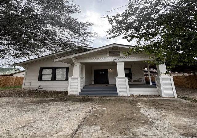 Photo 3 of Sale Pending at 204 Gorman, San Antonio, TX 78202 | MLS# 1941573 | Listing updated on 2026-02-22