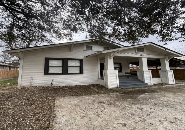 Photo 4 of Sale Pending at 204 Gorman, San Antonio, TX 78202 | MLS# 1941573 | Listing updated on 2026-02-22