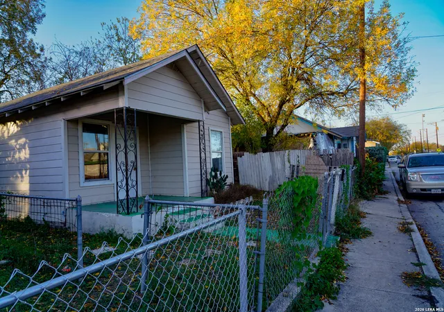 Photo 3 of Single family home for sale at 711 S Trinity St, San Antonio, TX 78207 | MLS# 1941574 | Listing updated on 2026-09-08