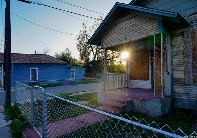 1st image of 715 S Trinity St, San Antonio, TX 78207 | MLS# 1941577