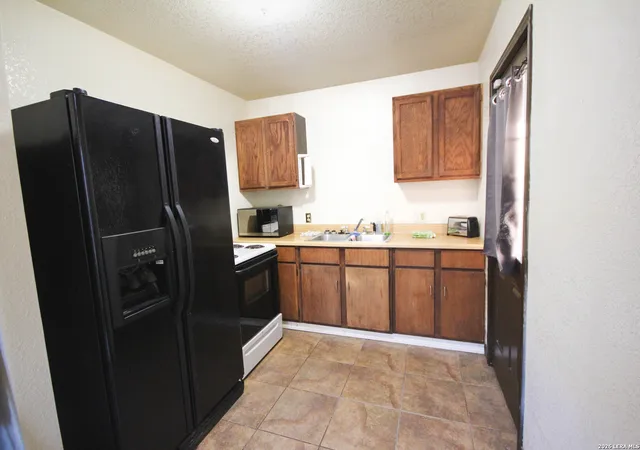 2nd image of 507 Ave B, Beeville, TX 78102 | MLS# 1941591