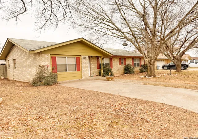 32nd image of 607 N Bowie, Fredericksburg, TX 78624 | MLS# 1941607