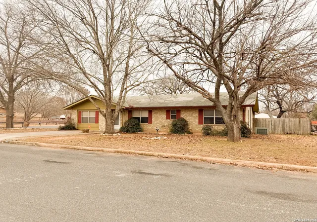 5th image of 607 N Bowie, Fredericksburg, TX 78624 | MLS# 1941607