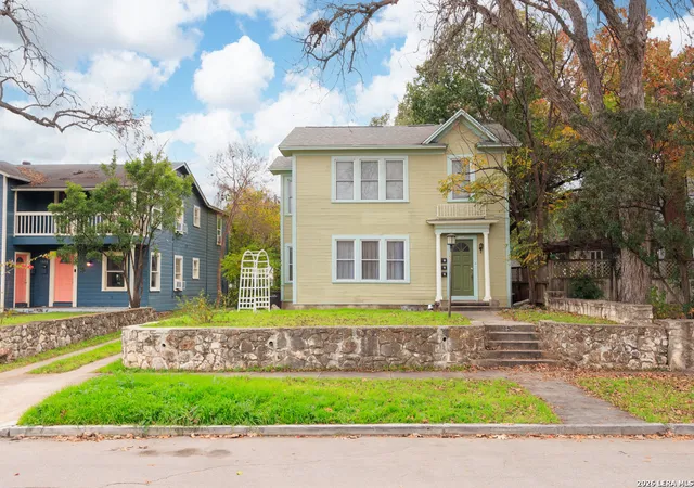 Photo 2 of Sale Pending at 1532 W Huisache Ave, San Antonio, TX 78201 | MLS# 1941609 | Listing updated on 2026-03-10