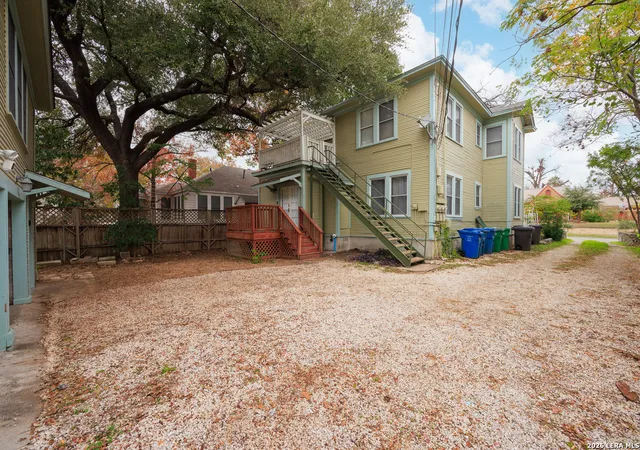 Photo 3 of Sale Pending at 1532 W Huisache Ave, San Antonio, TX 78201 | MLS# 1941609 | Listing updated on 2026-03-10