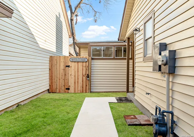 Photo 3 of Sale Pending at 5722 Spring Night, San Antonio, TX 78247 | MLS# 1941637 | Listing updated on 2026-04-23