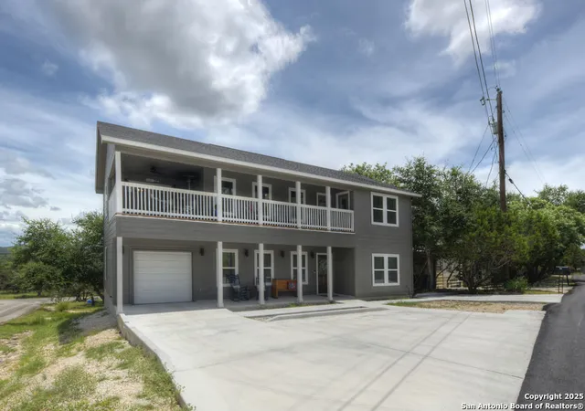 Photo 2 of Single family home for sale at 624 Highland, Canyon Lake, TX 78133 | MLS# 1941665 | Listing updated on 2026-03-03