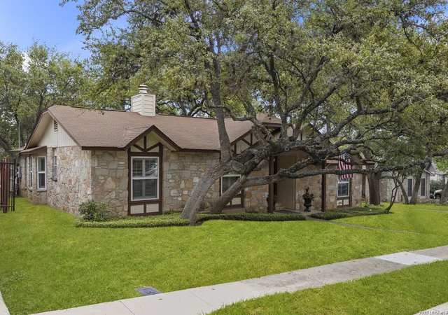 Photo 3 of Sale Pending at 2526 Wilderness Hl, San Antonio, TX 78231 | MLS# 1941884 | Listing updated on 2026-04-16