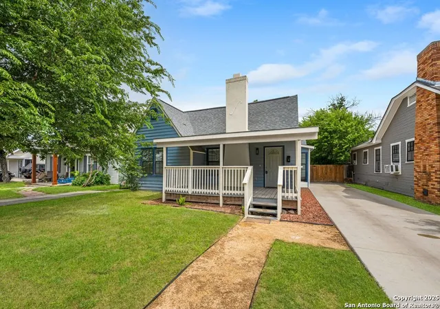 Photo 3 of Sale Pending at 1407 W Mistletoe, San Antonio, TX 78201 | MLS# 1941940 | Listing updated on 2026-04-12