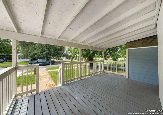 Photo 4 of Sale Pending at 1407 W Mistletoe, San Antonio, TX 78201 | MLS# 1941940 | Listing updated on 2026-04-12