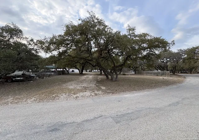 4th image of 138 Lakeshore Dr S, Bandera, TX 78003 | MLS# 1941990
