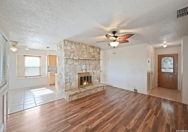 Photo 4 of Sale Pending at 162 Oakside, Universal City, TX 78148 | MLS# 1942005 | Listing updated on 2026-04-30