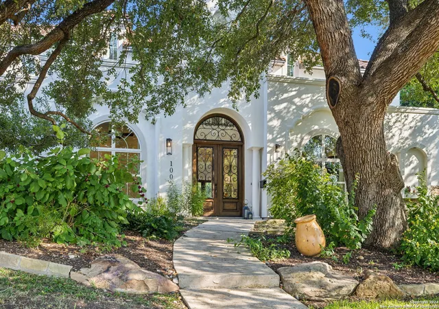 Photo 3 of Sale Pending at 1005 Wiltshire, Terrell Hills, TX 78209 | MLS# 1942032 | Listing updated on 2026-04-17