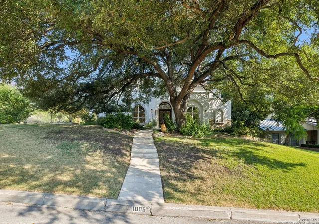 Photo 3 of Sale Pending at 1005 Wiltshire, Terrell Hills, TX 78209 | MLS# 1942032 | Listing updated on 2026-04-17