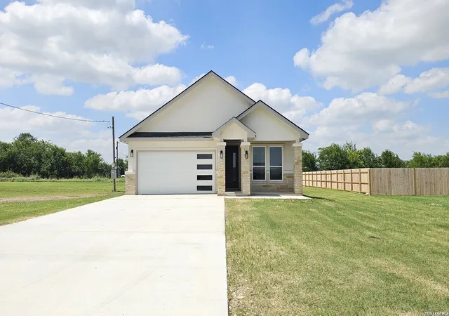Photo 1 of Sale Pending at 12611 Toro Dr, Atascosa, TX 78002 | MLS# 1942039 | Listing updated on 2026-08-26