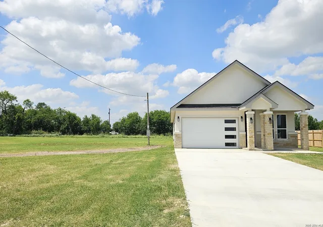 Photo 2 of Sale Pending at 12611 Toro Dr, Atascosa, TX 78002 | MLS# 1942039 | Listing updated on 2026-08-26