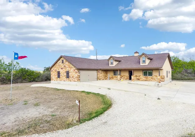 Photo 3 of House for sale at 6197 Pfeil Rd, Schertz, TX 78154 | MLS# 1942040 | Listing updated on 2026-05-14