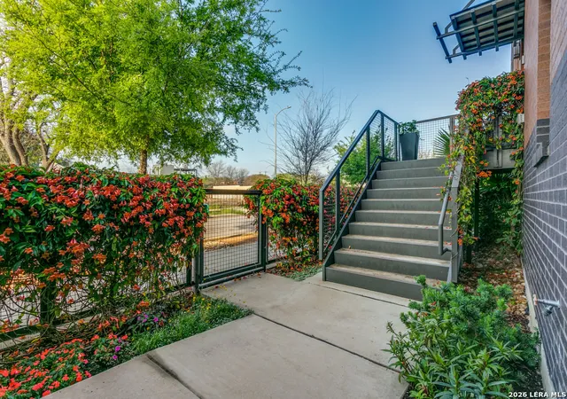 Photo 3 of Sale Pending at 318 W Grayson St Unit 602, San Antonio, TX 78212 | MLS# 1942047 | Listing updated on 2026-04-23
