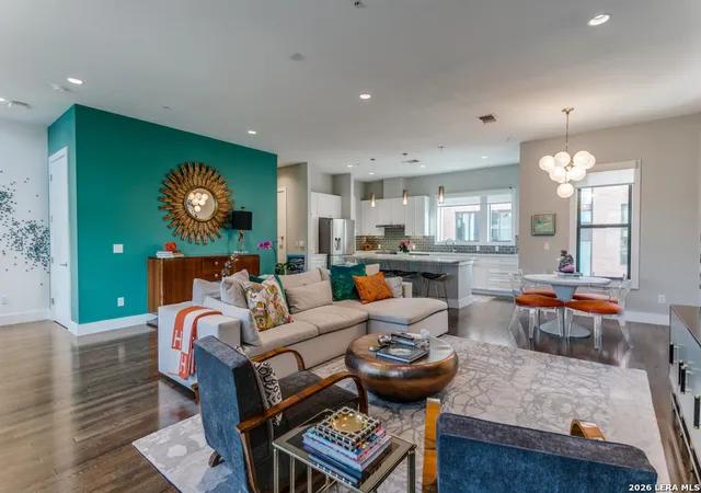 Photo 4 of Sale Pending at 318 W Grayson St Unit 602, San Antonio, TX 78212 | MLS# 1942047 | Listing updated on 2026-04-23